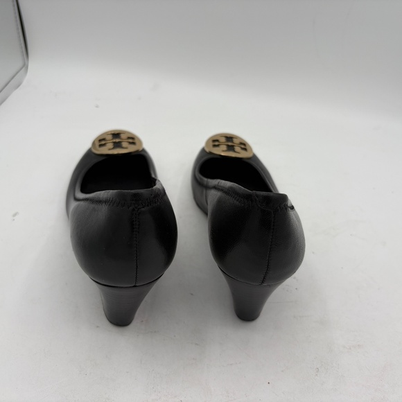 Tory Burch Sophie Wedges Black Leather Gold Tone Logo Emblem Heels 6.5 - Picture 4 of 12